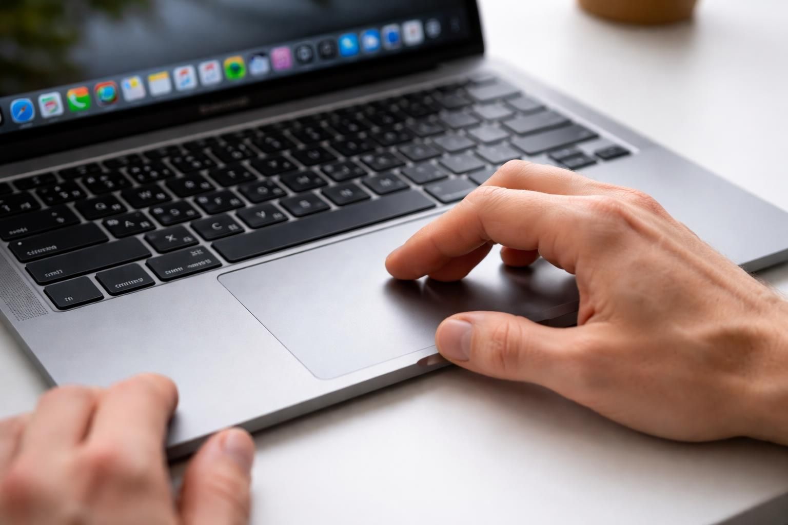 découvrez comment activer le clic droit sur mac sans utiliser de souris externe grâce à nos astuces simples et efficaces.