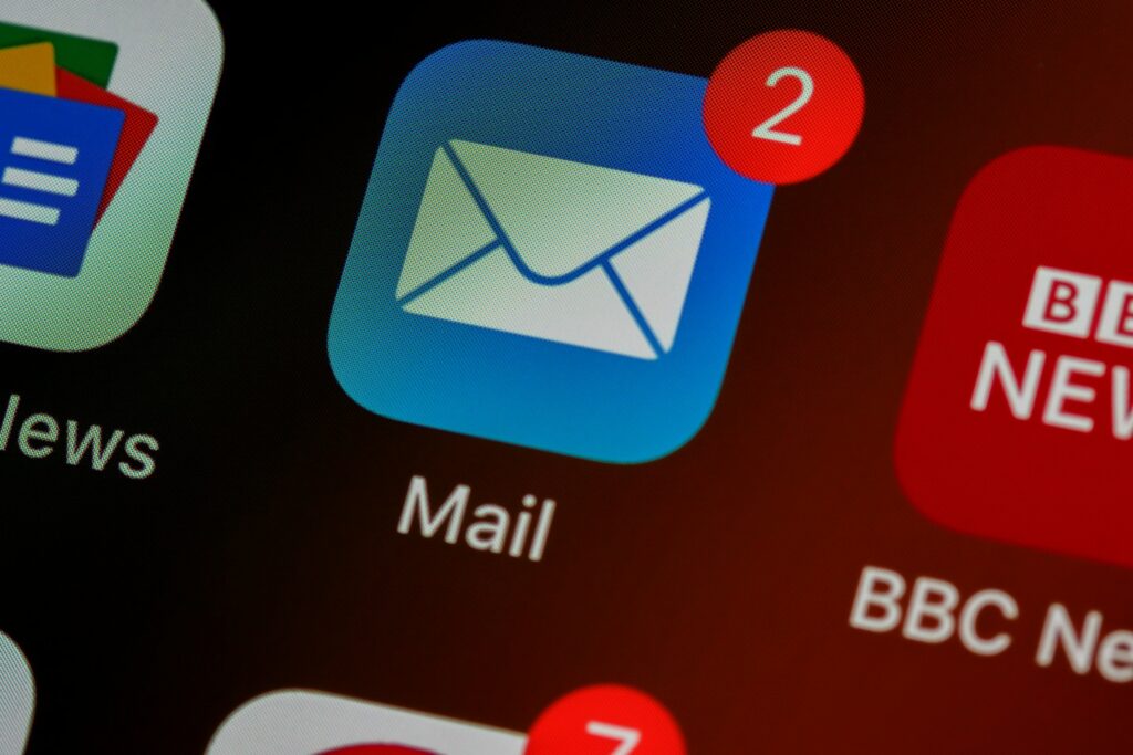 iphone, ios, home screen, close up, pixels, retina, smartphone, icon, mail, email,